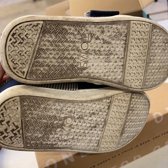 TOMS | Toddlers' Biminis Shoes: Navy/White Like New | 10 - Picture 7 of 7